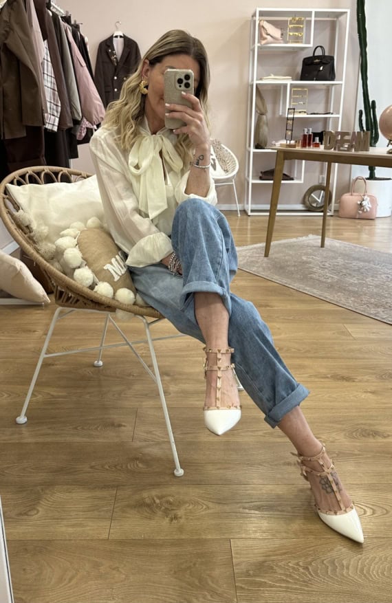 Scarpe bianche vernice borchiette oro