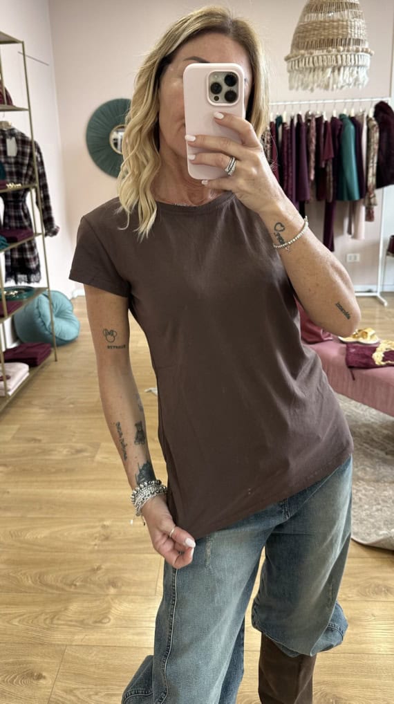 T-shirt basic cioccolato - immagine 4