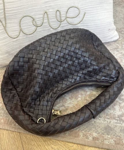 borsa intrecciata cioccolato in pelle
