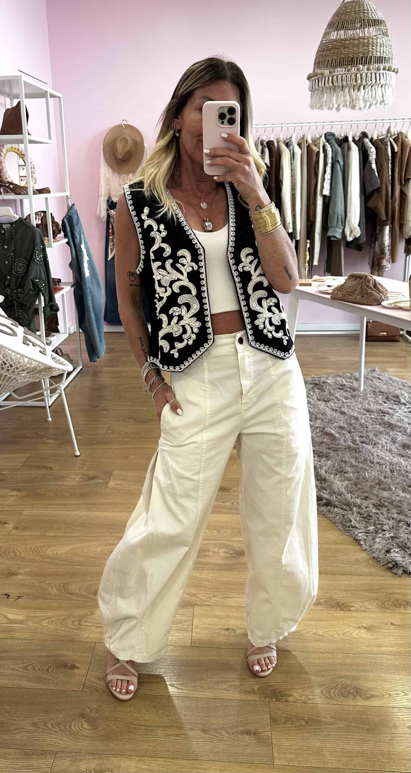 gilet con ricami - immagine 2