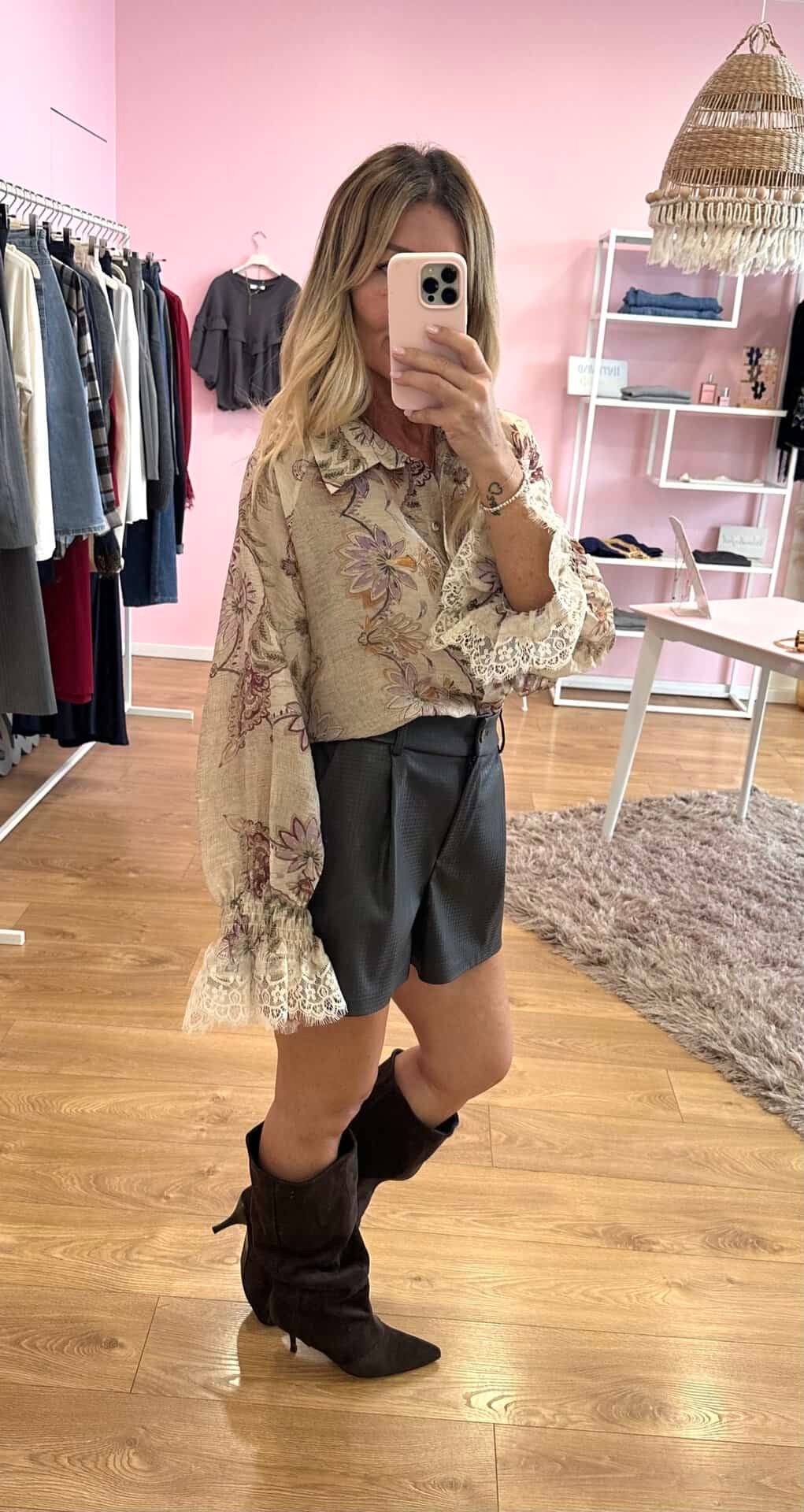Camicia fiori e pizzo avorio motel - immagine 3
